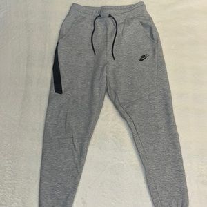 Nike Tech Joggers Gray